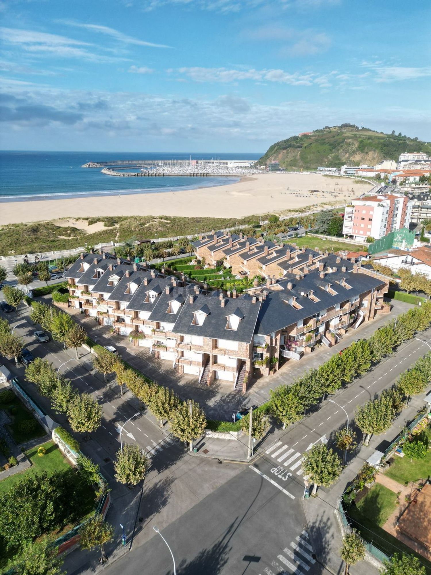 Chalet com acesso direto à praia em Laredo — Aérea