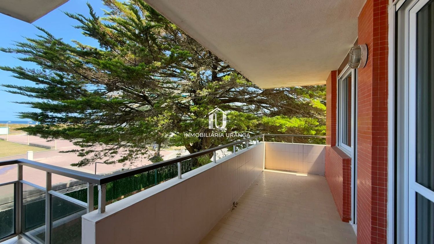 Apartamento em primeira linha de praia em Laredo