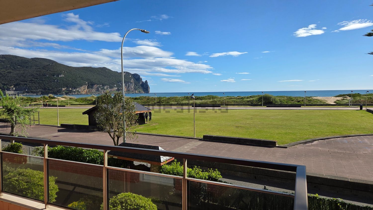 Apartamento em primeira linha de praia em Laredo