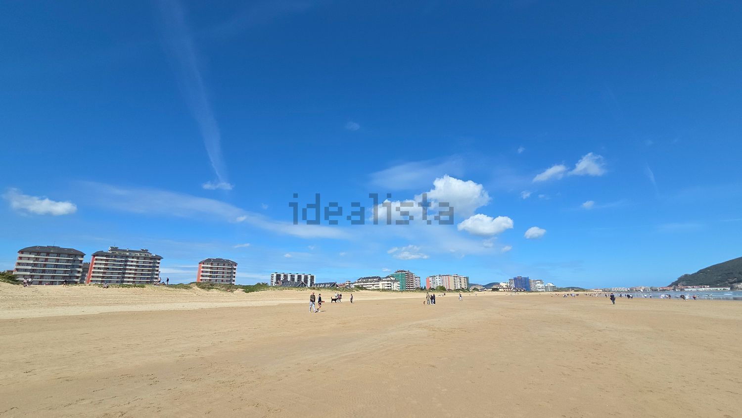 Apartamento em primeira linha de praia em Laredo — Vista mar