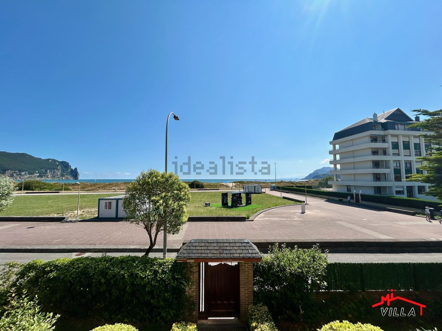 Apartamento em primeira linha de praia em Laredo — Vista mar