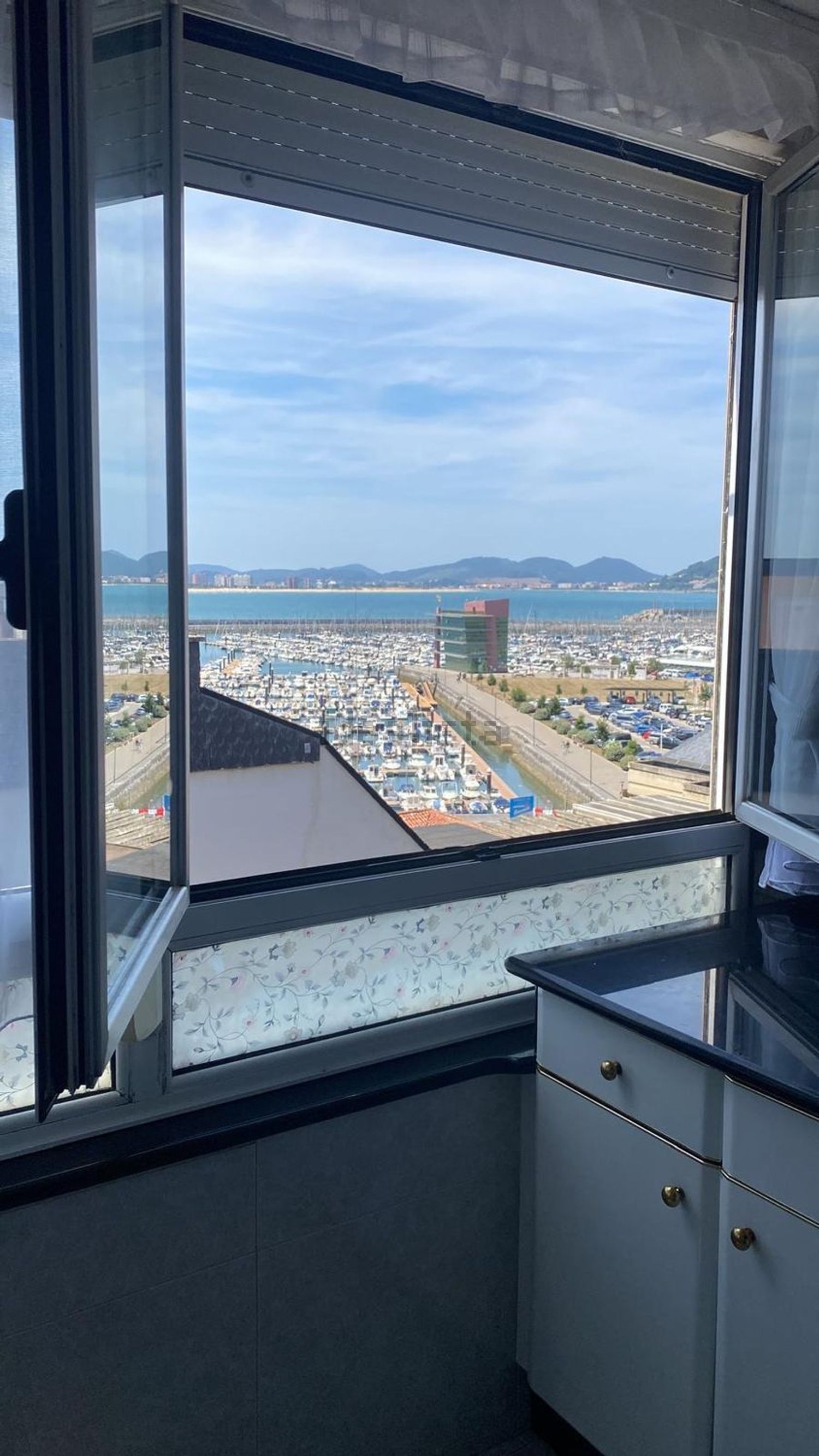 Apartamento em primeira linha de praia em Laredo — Vista mar