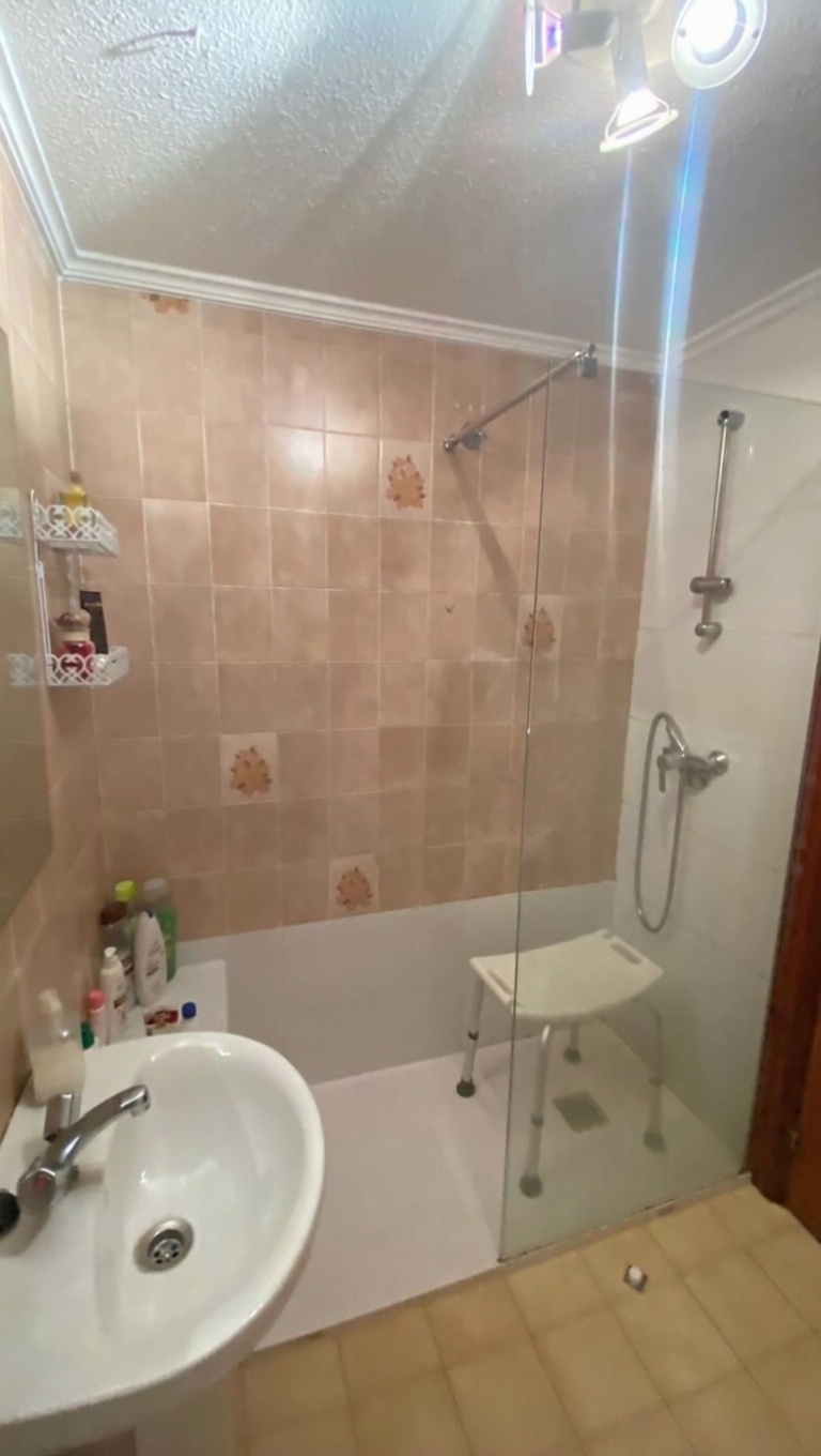 Beachfront flat in Laredo — Bathroom