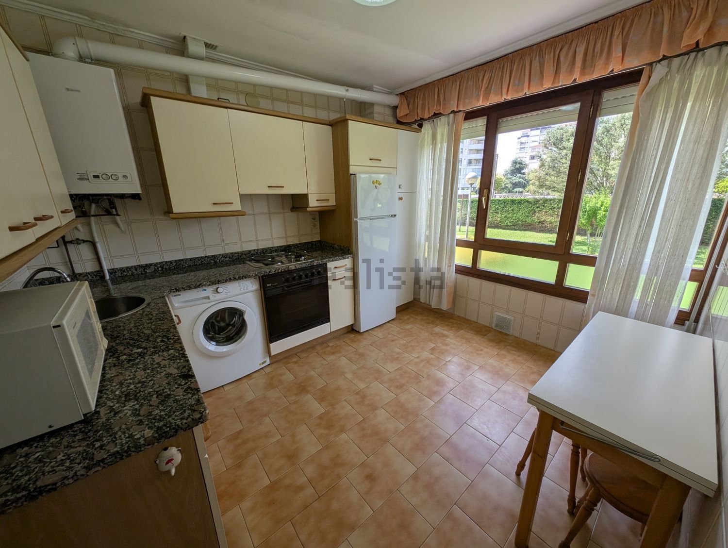 Apartamento em primeira linha de praia em Laredo — Cozinha