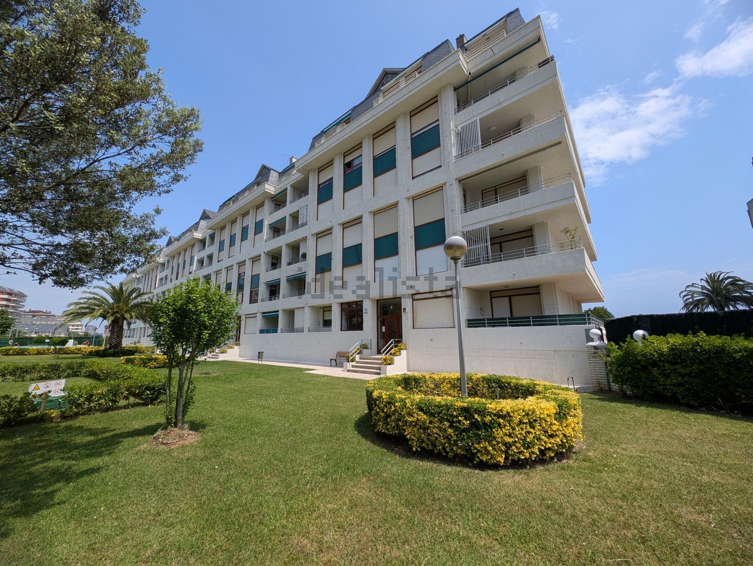 Apartamento em primeira linha de praia em Laredo — Piscina