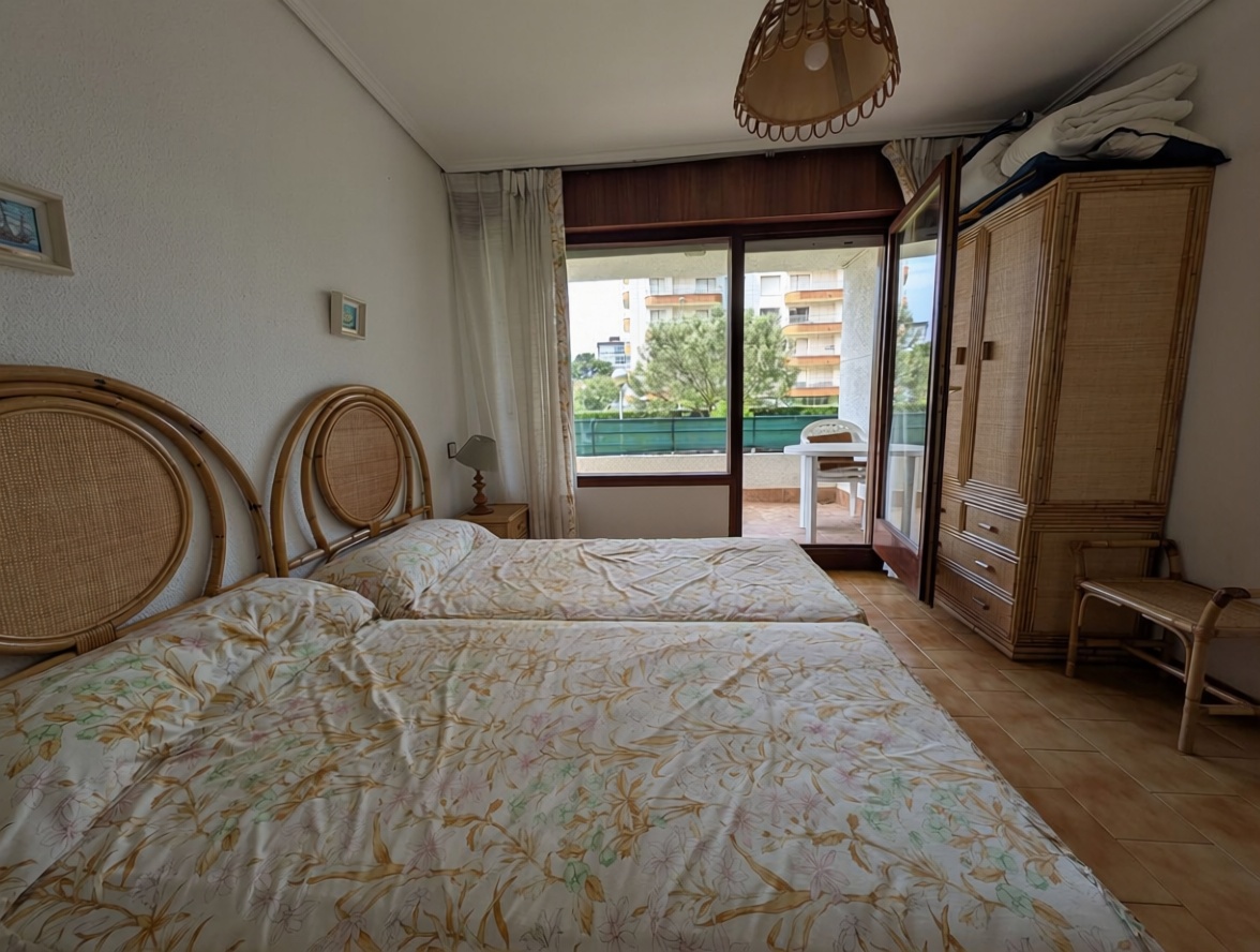 Appartement en première ligne de plage à Laredo — Chambre