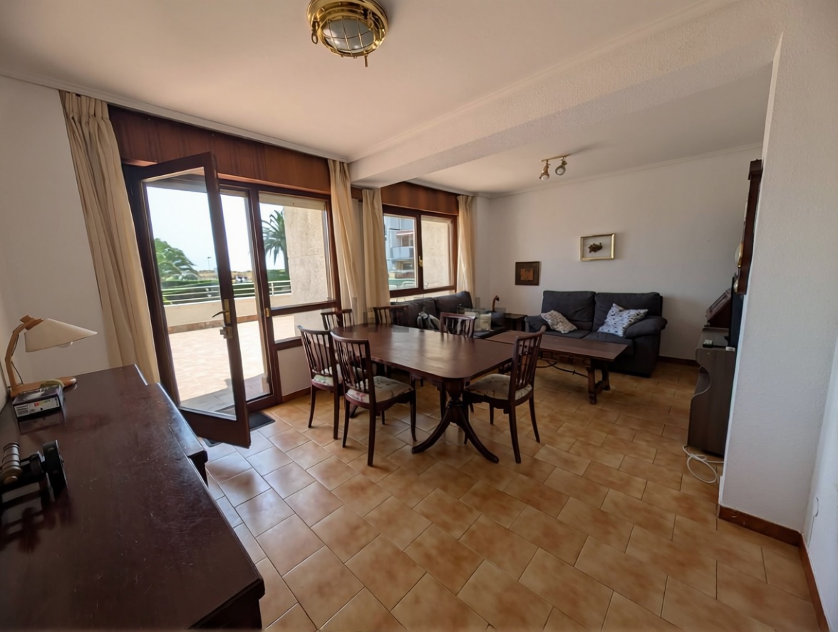 Appartement en première ligne de plage à Laredo — Séjour