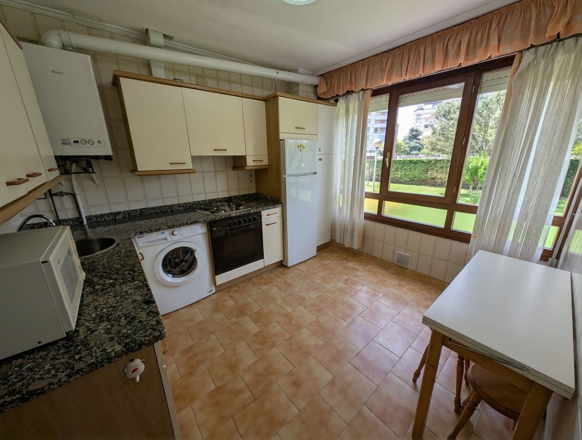 Appartement en première ligne de plage à Laredo — Cuisine