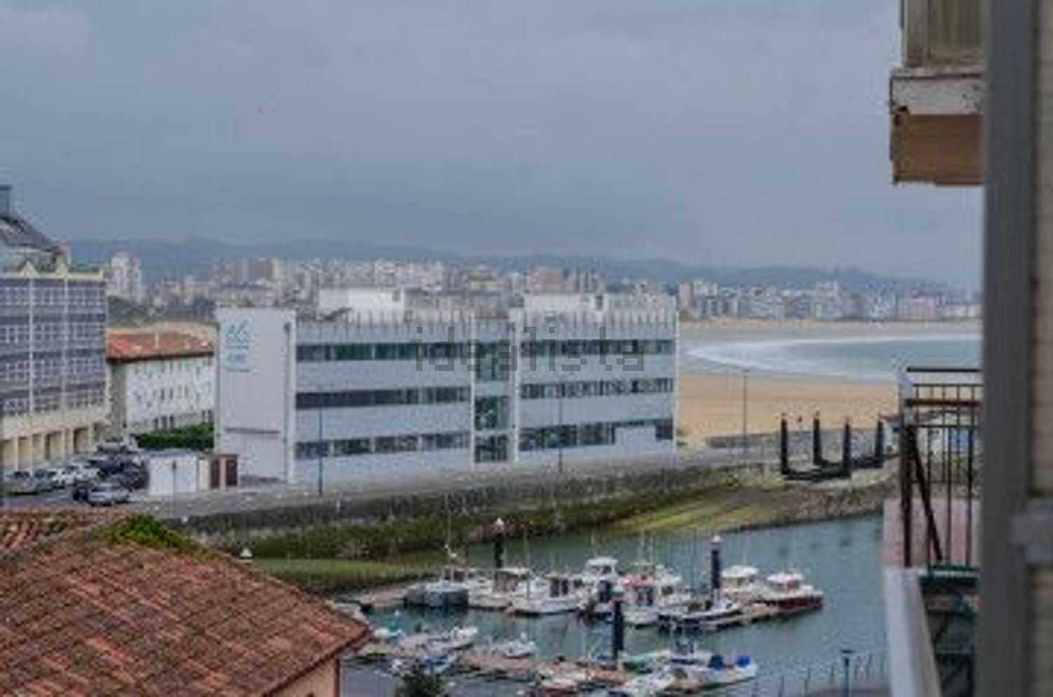 Apartamento em primeira linha de praia em Laredo