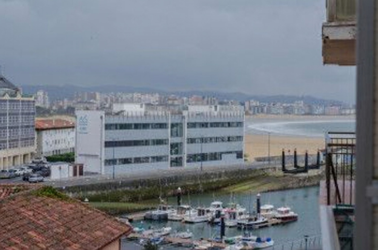 Beachfront flat in Laredo