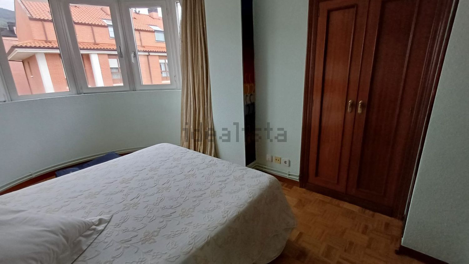 Apartamento em primeira linha de praia em Castro Urdiales — Quarto