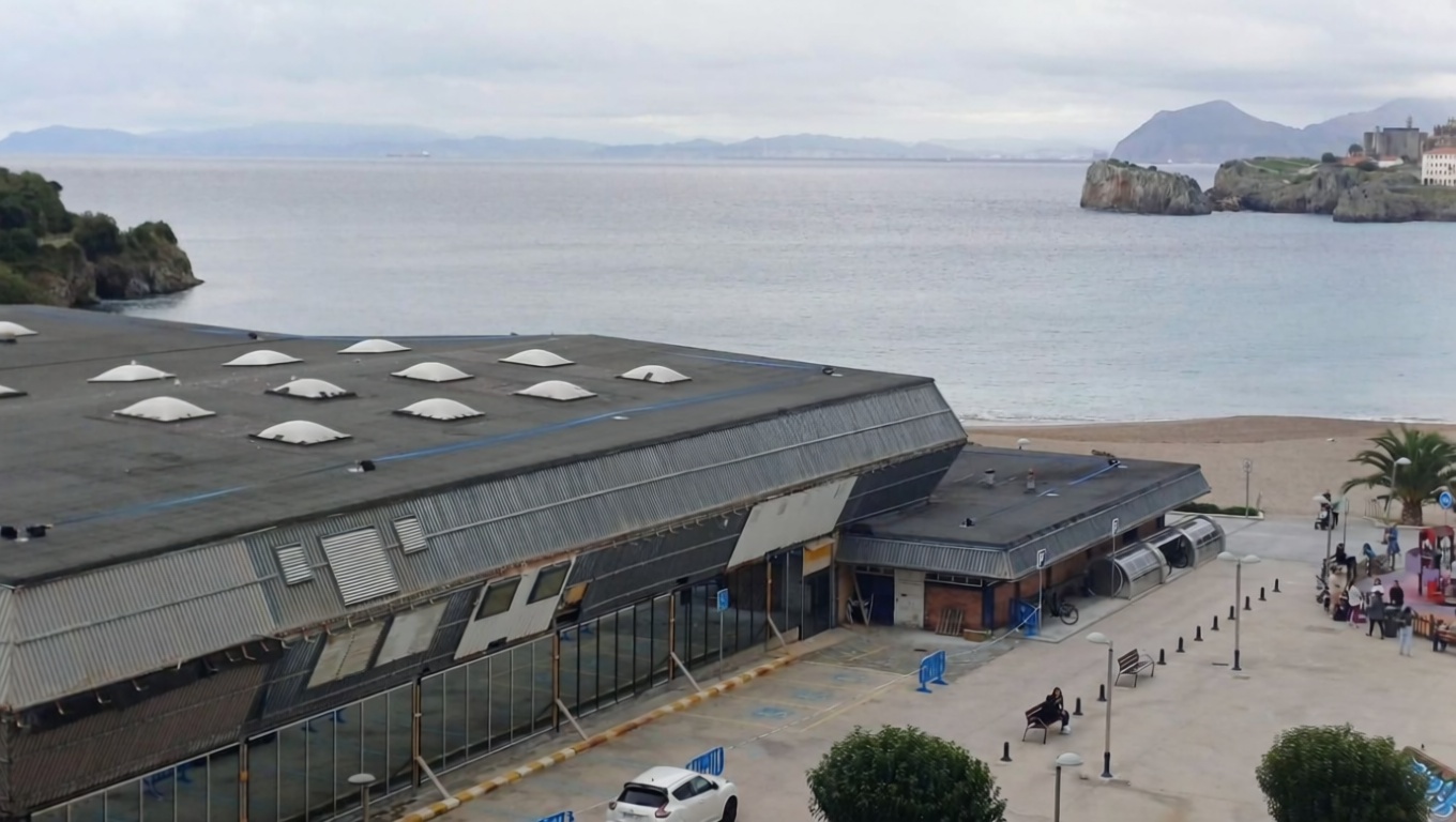 Beachfront flat in Castro Urdiales — Sea view