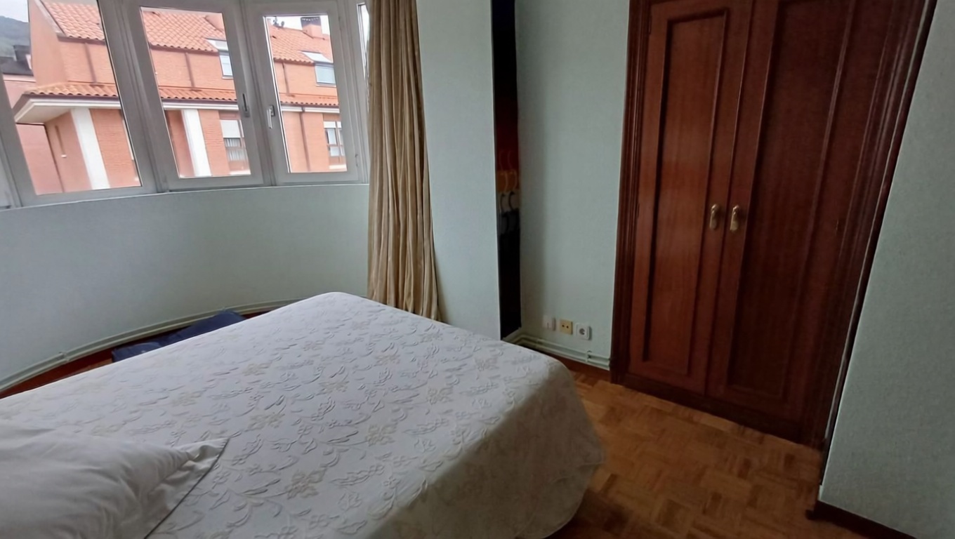 Beachfront flat in Castro Urdiales — Bedroom