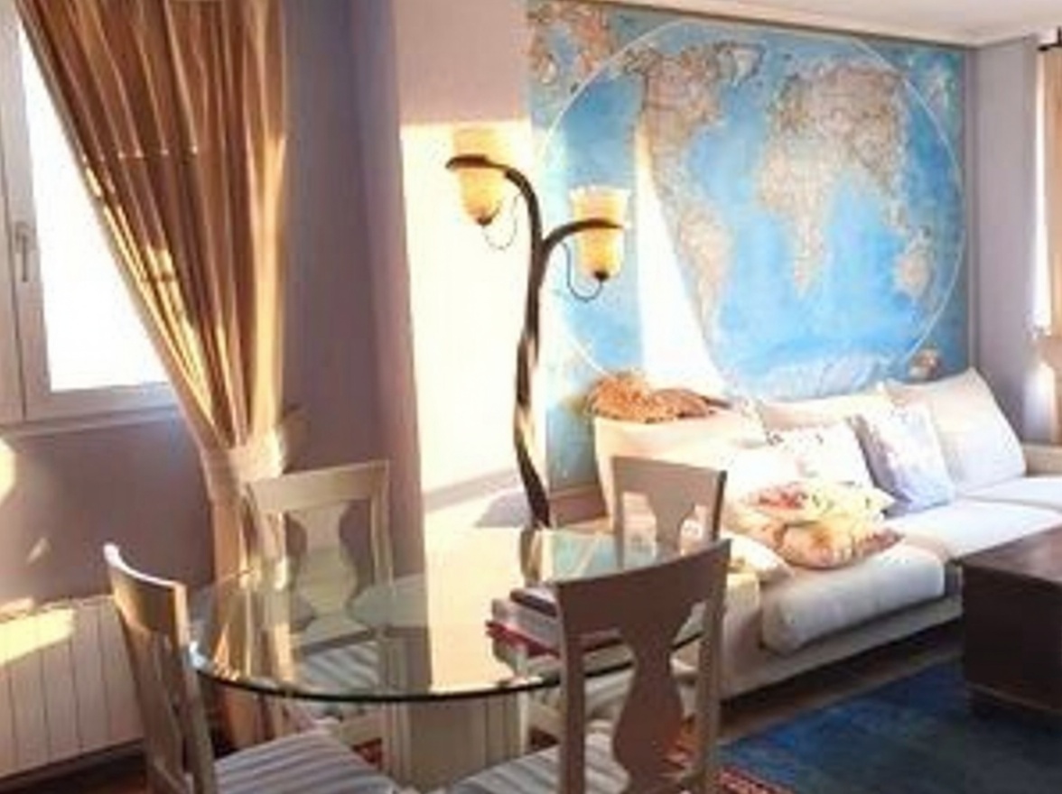 Beachfront flat in Castro Urdiales — Living room