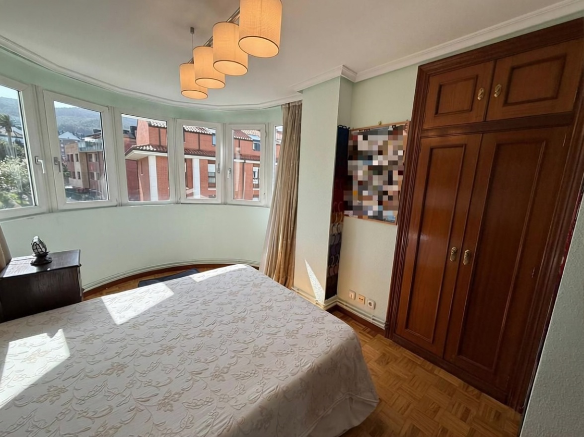 Beachfront flat in Castro Urdiales — Bedroom
