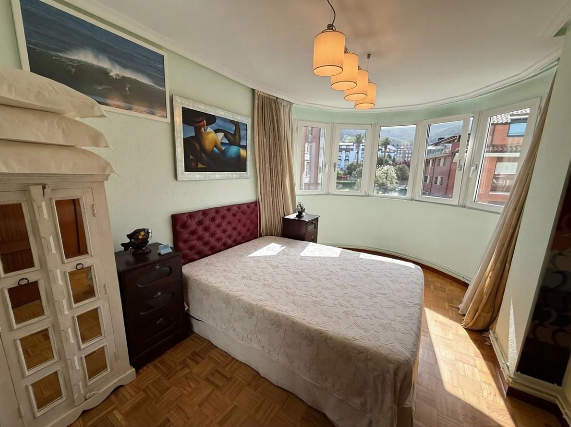 Beachfront flat in Castro Urdiales — Bedroom