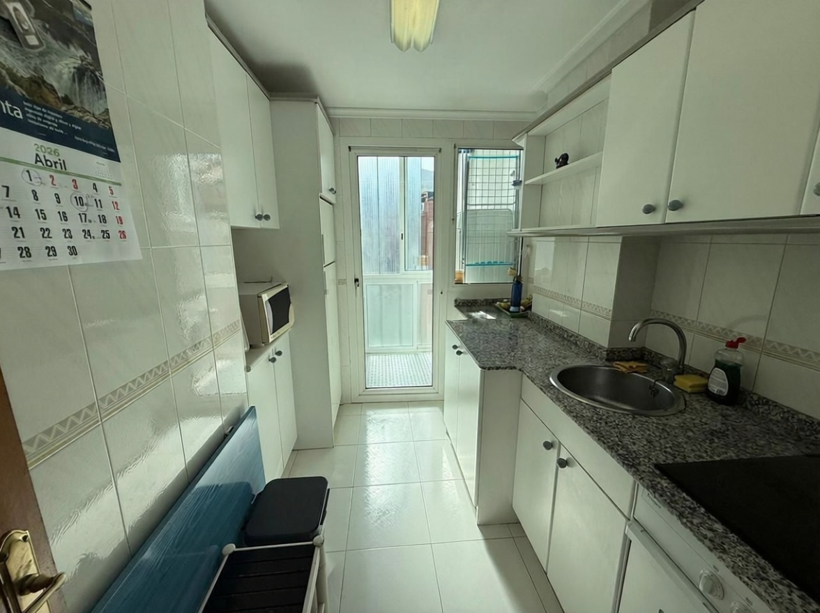 Beachfront flat in Castro Urdiales — Kitchen