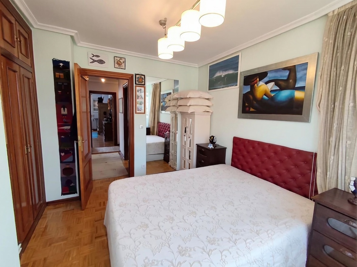 Apartamento em primeira linha de praia em Castro Urdiales — Quarto