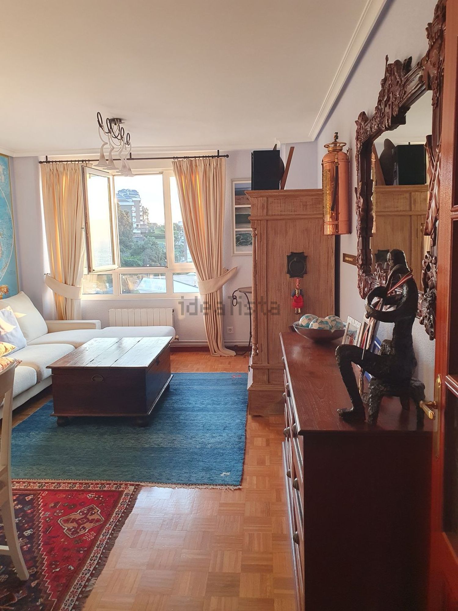Apartamento em primeira linha de praia em Castro Urdiales — Sala
