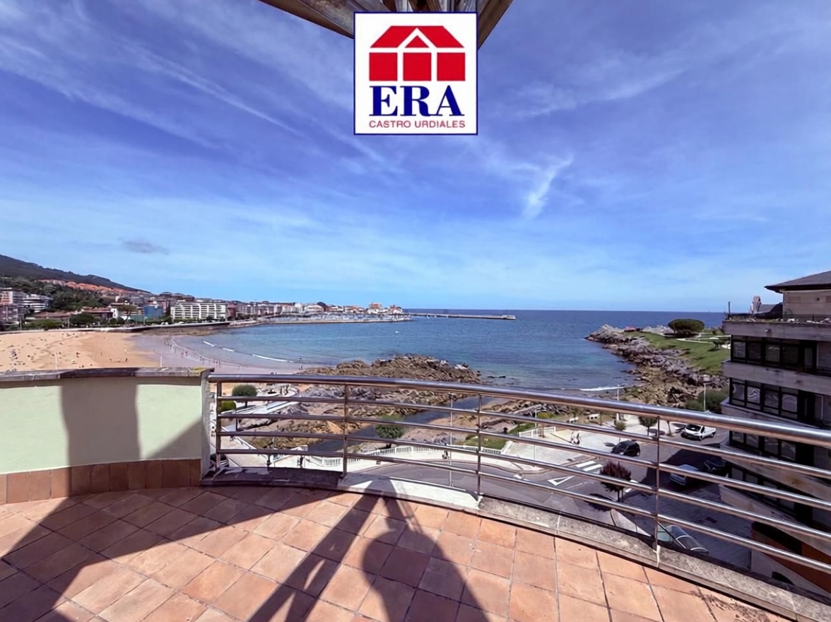 Ático en primera línea de mar en Castro Urdiales — Vista mar