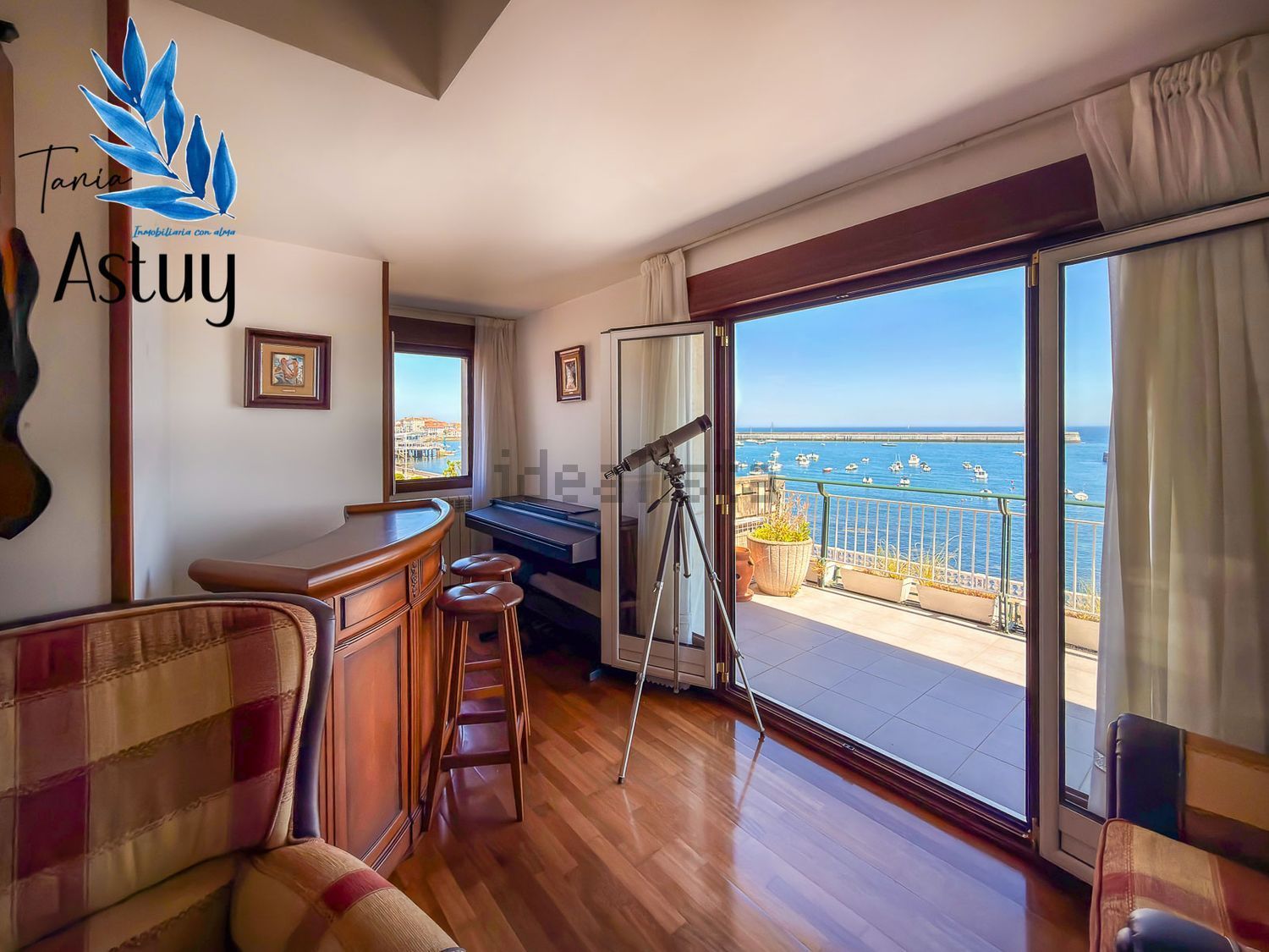 Ático em primeira linha de mar em Castro Urdiales — Sala