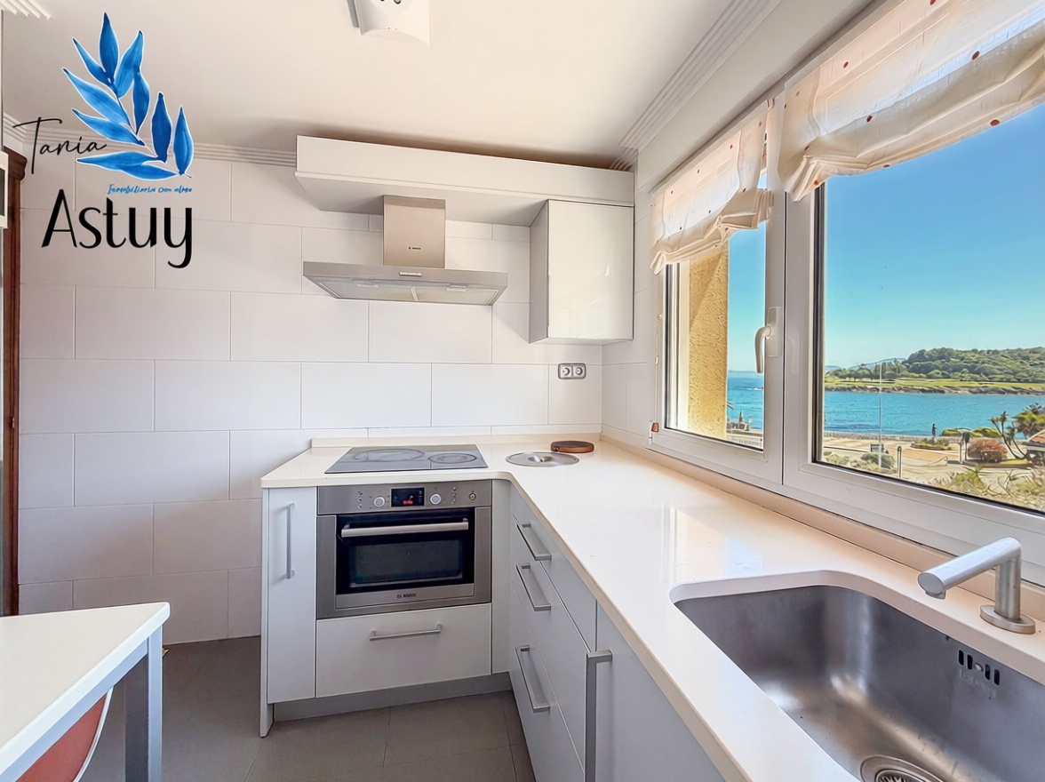 Ático en primera línea de mar en Castro Urdiales — Dormitorio