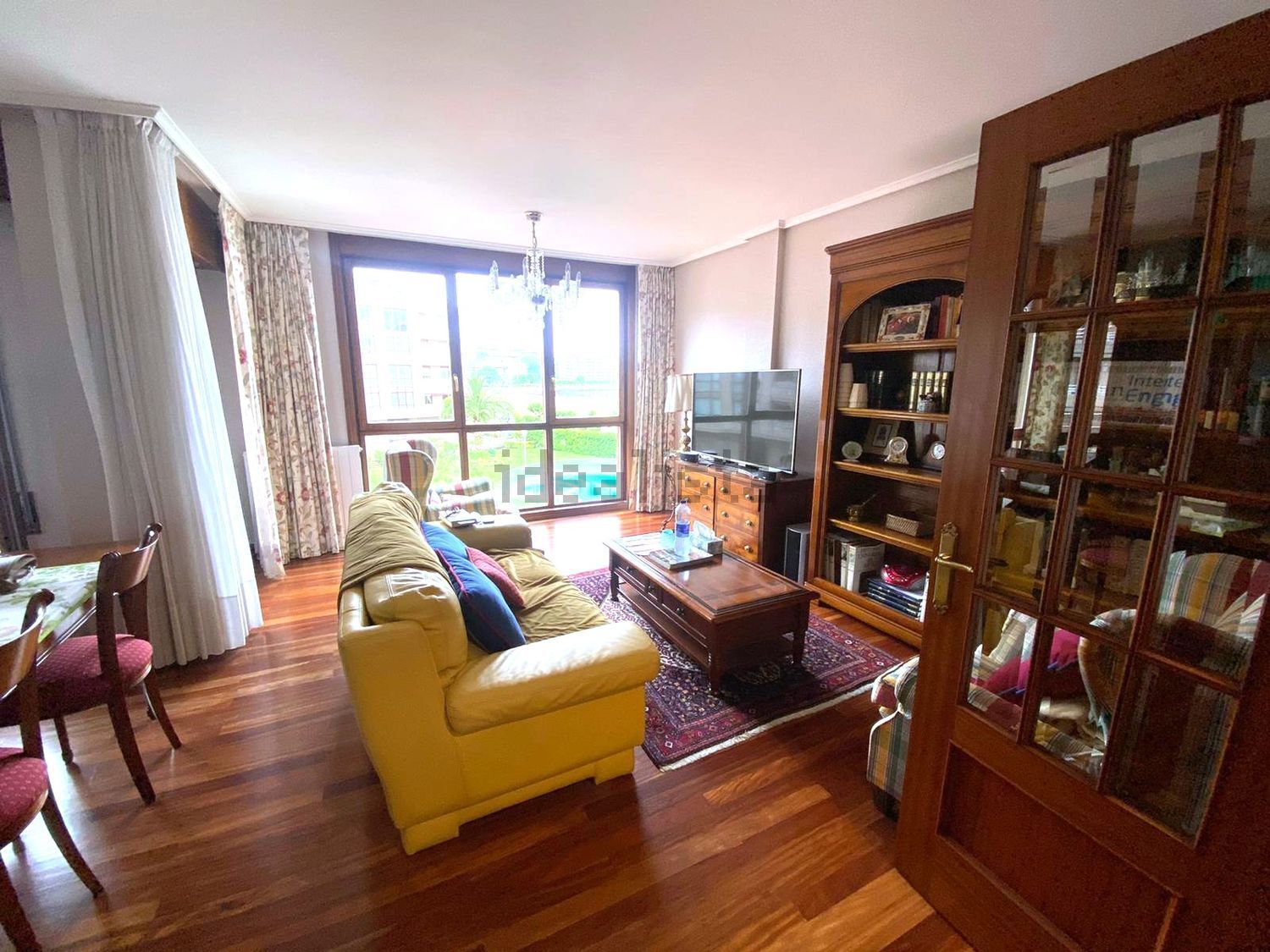Apartamento em primeira linha de praia em Castro Urdiales — Sala