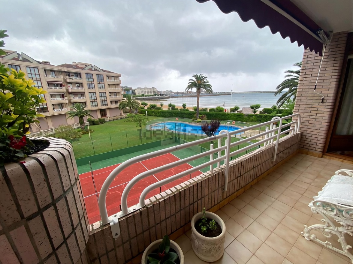 Beachfront flat in Castro Urdiales — Kitchen