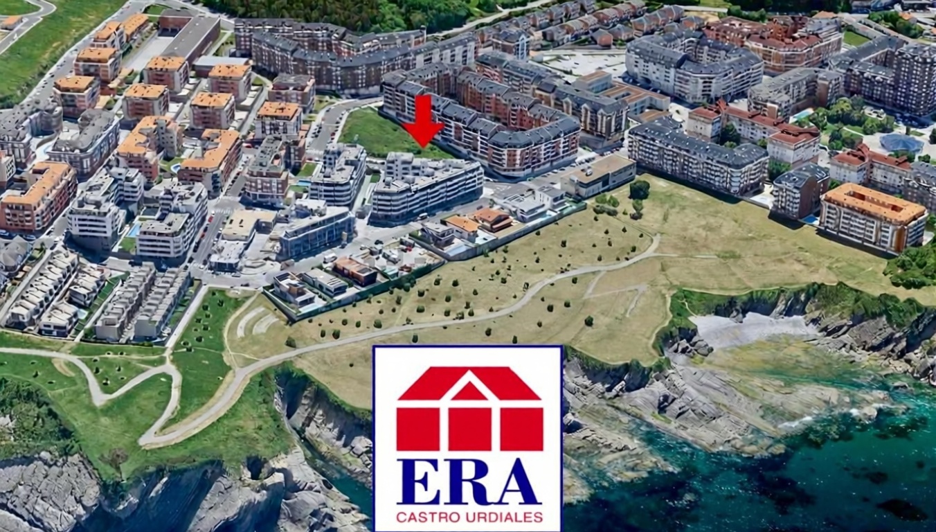 Apartamento em primeira linha de praia em Castro Urdiales — Aérea
