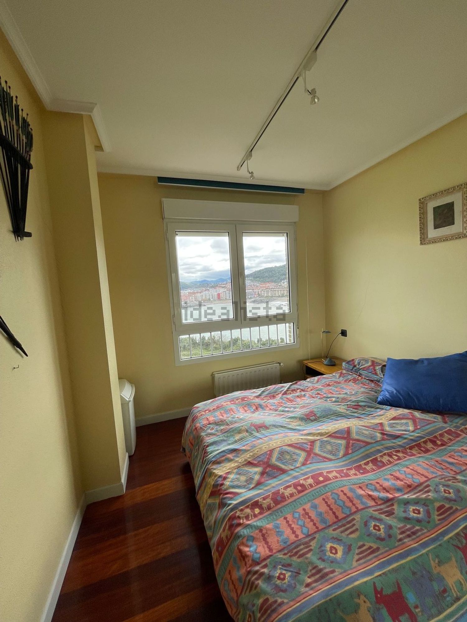 Apartamento em primeira linha de praia em Castro Urdiales — Quarto
