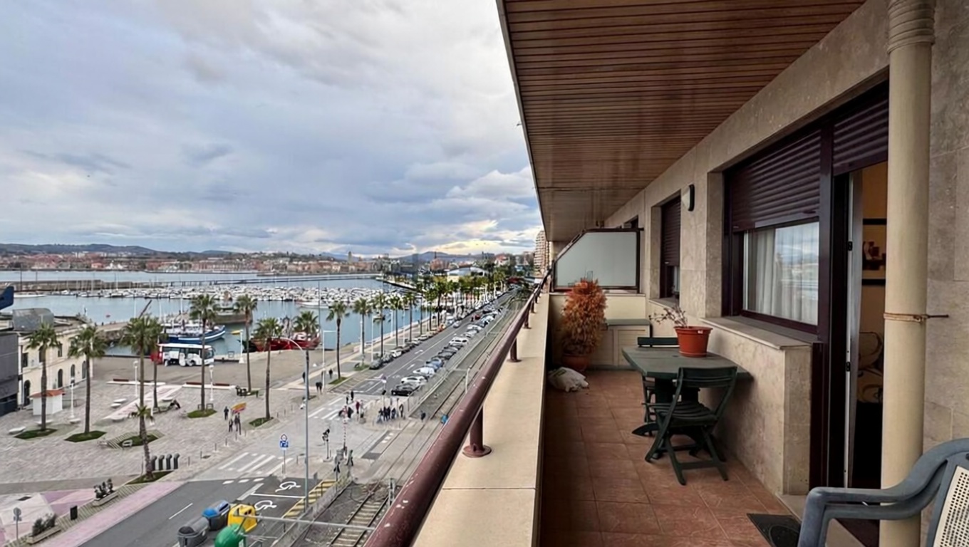 Beachfront flat in Santurtzi