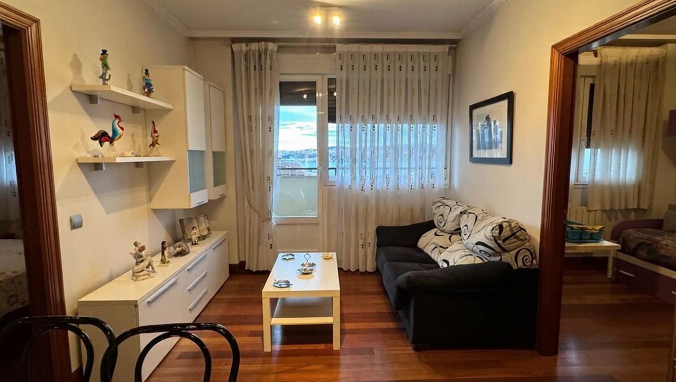 Beachfront flat in Santurtzi — Living room