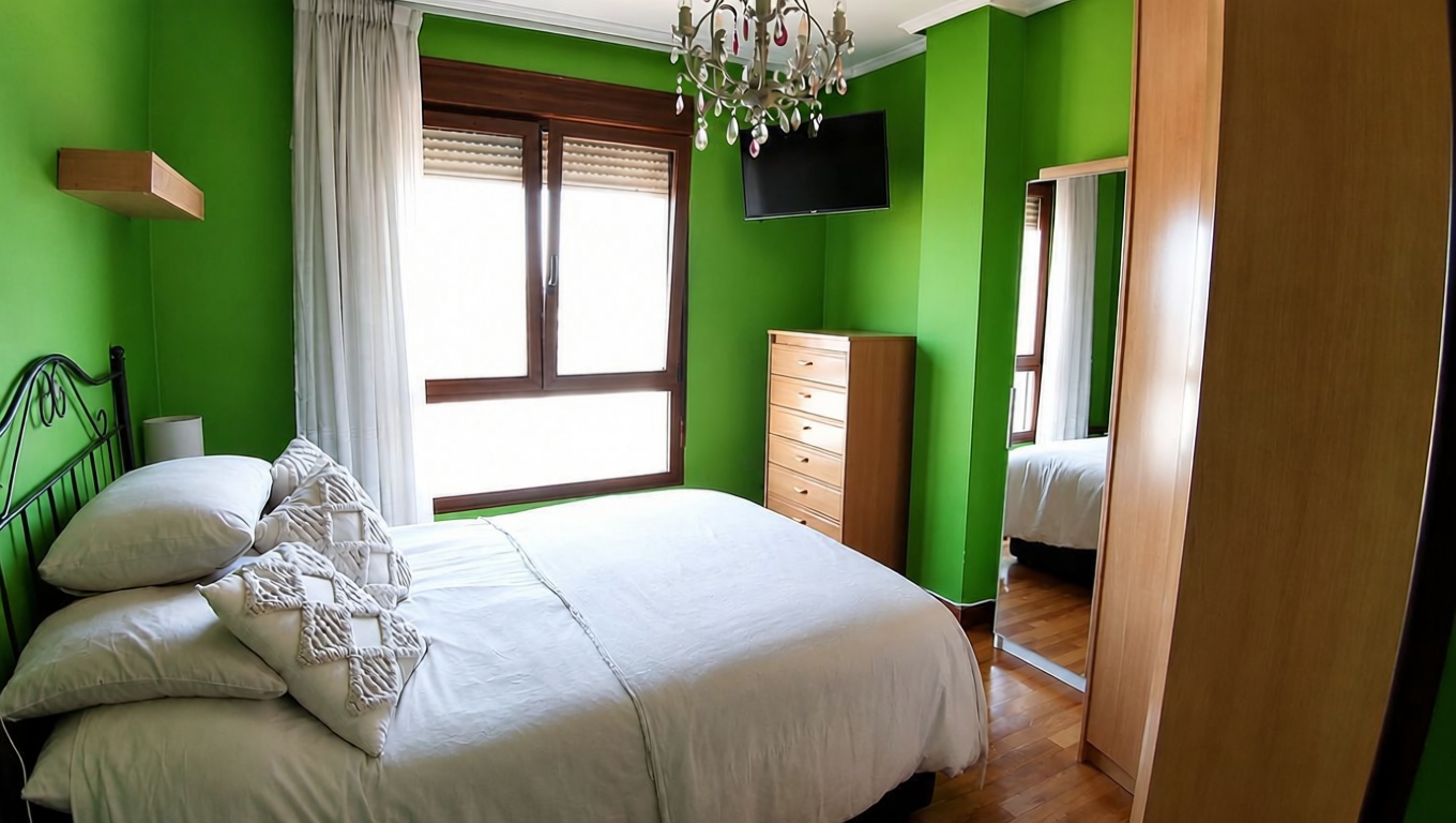 Beachfront flat in Santurtzi — Bedroom