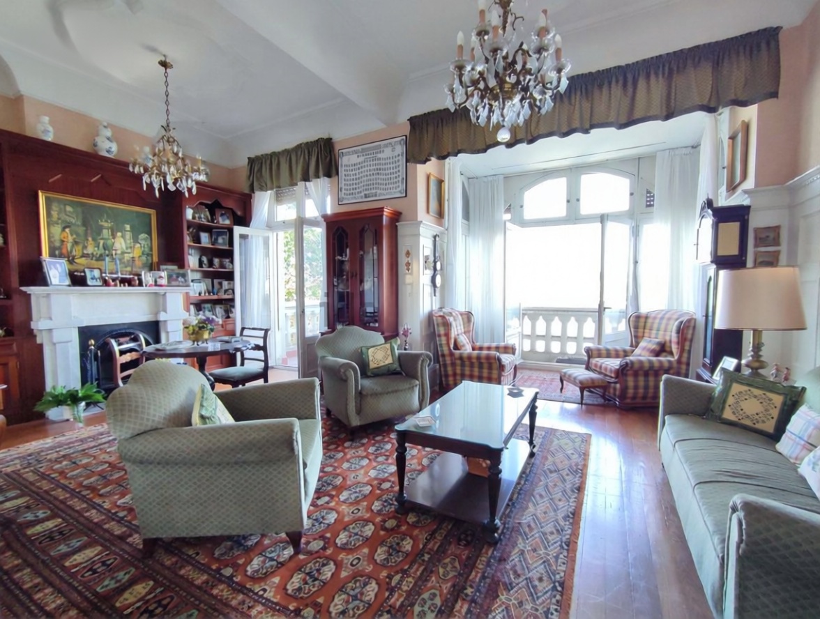 Beachfront flat in Portugalete — Living room