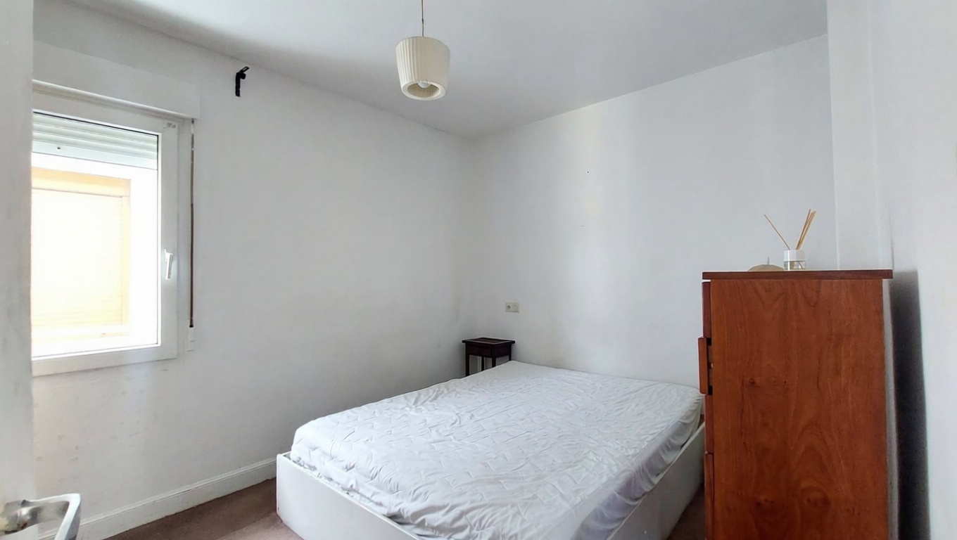 Beachfront flat in Leioa — Bedroom