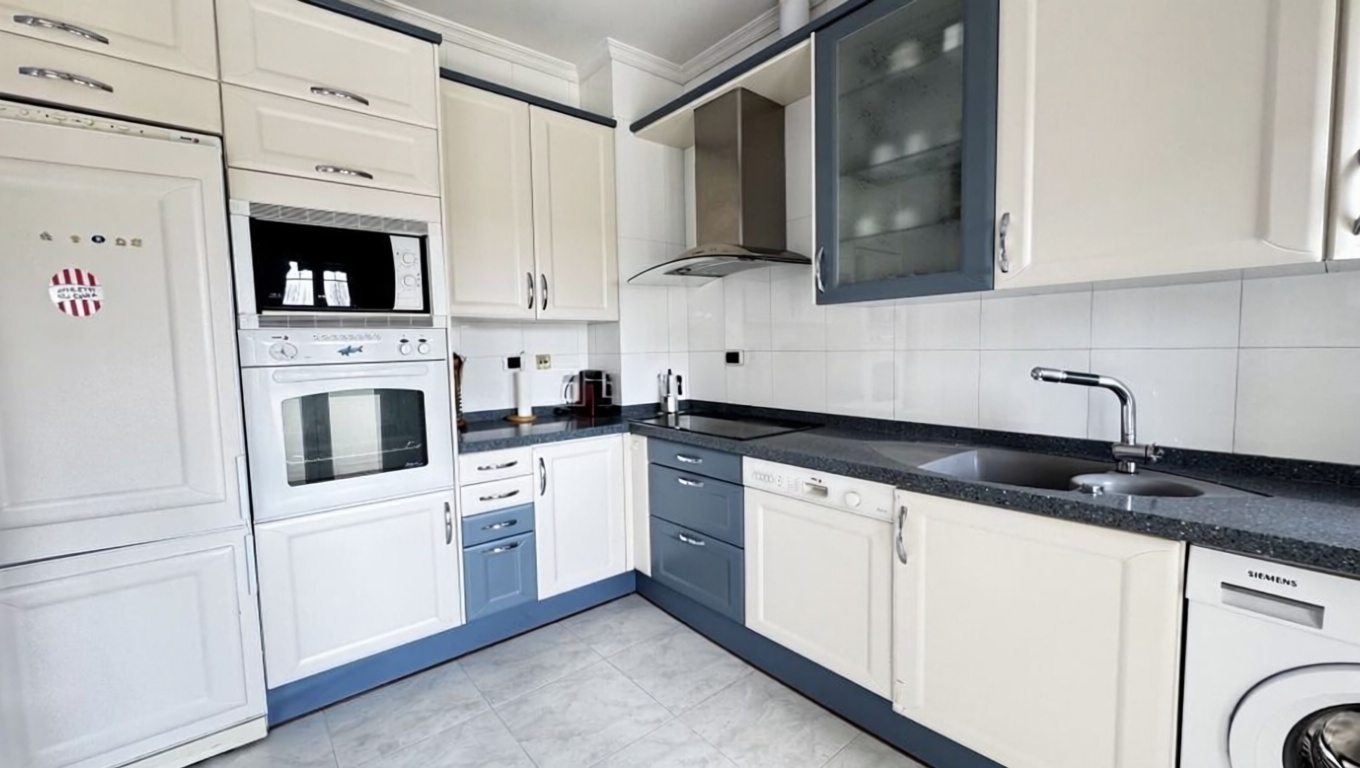 Beachfront flat in Getxo — Kitchen