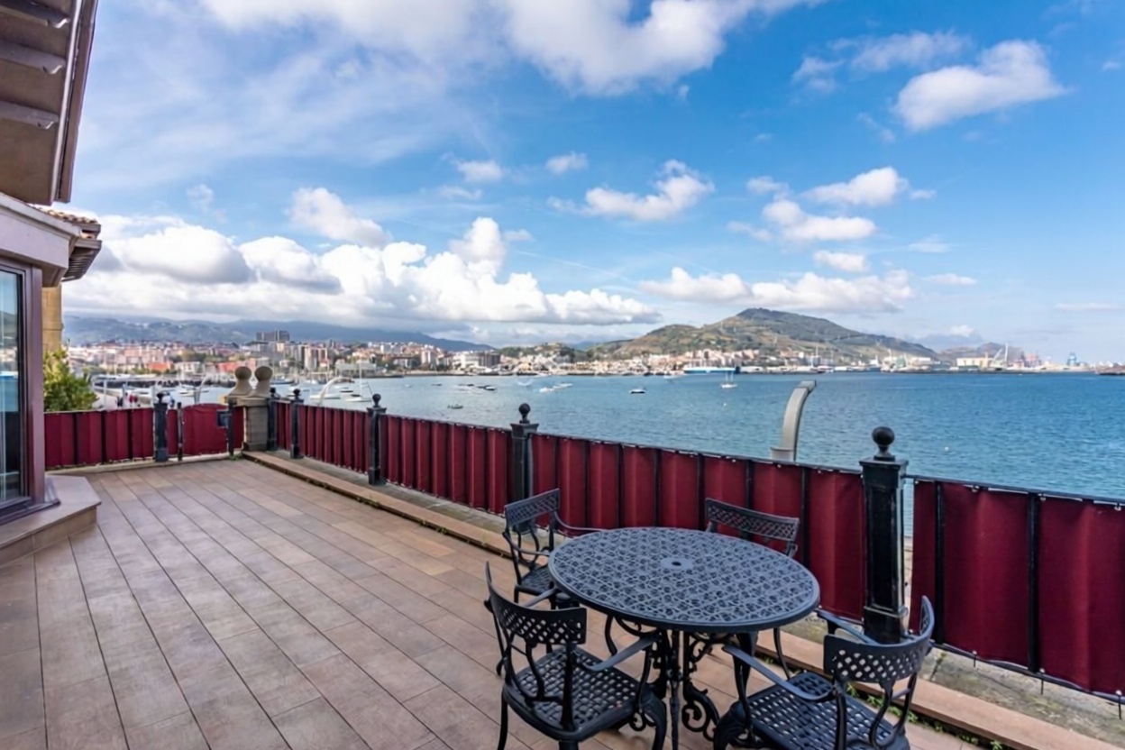 Beachfront flat in Getxo