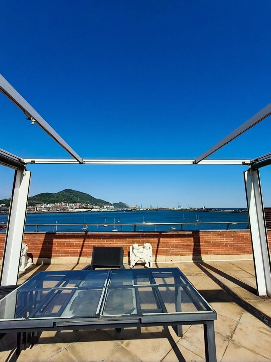 Beachfront duplex in Getxo — Sea terrace