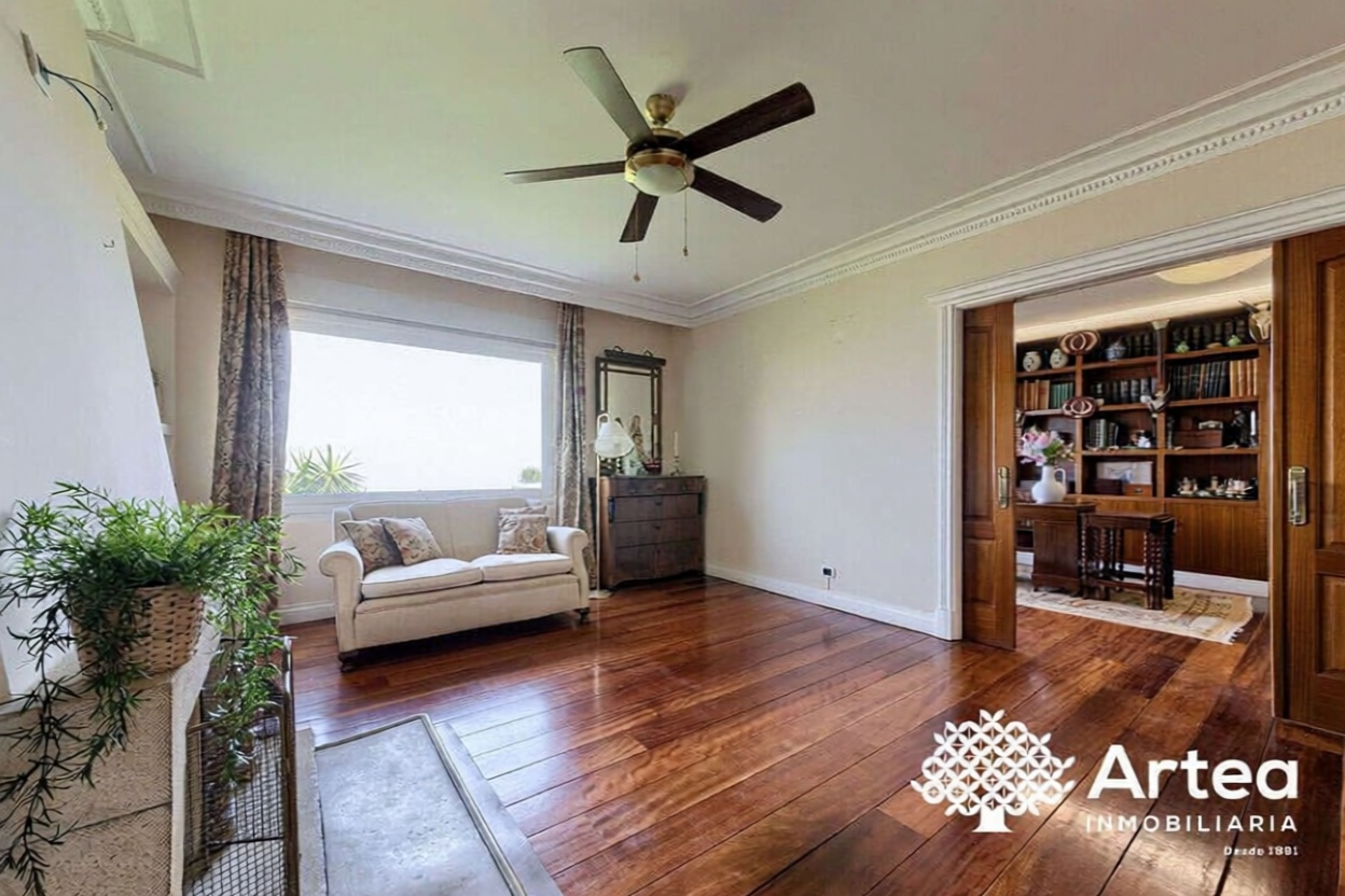 Beachfront flat in Getxo — Living room