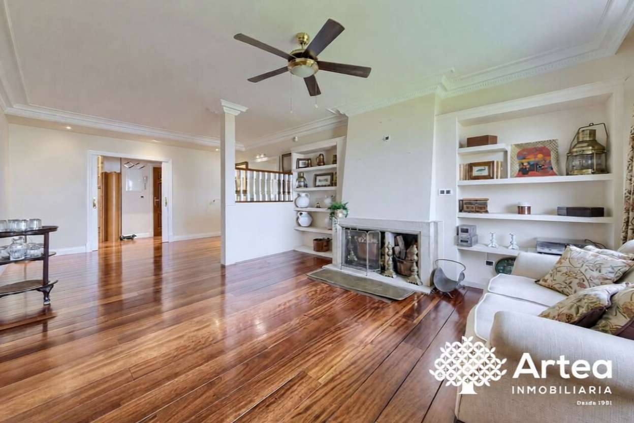 Beachfront flat in Getxo — Living room