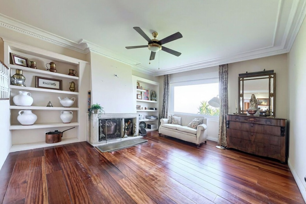 Beachfront flat in Getxo — Living room