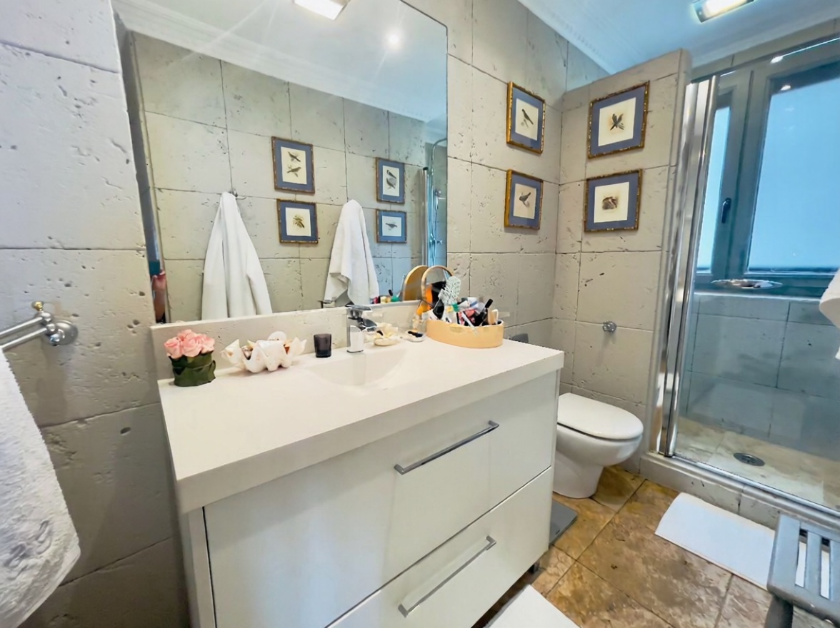 Beachfront flat in Getxo — Bathroom