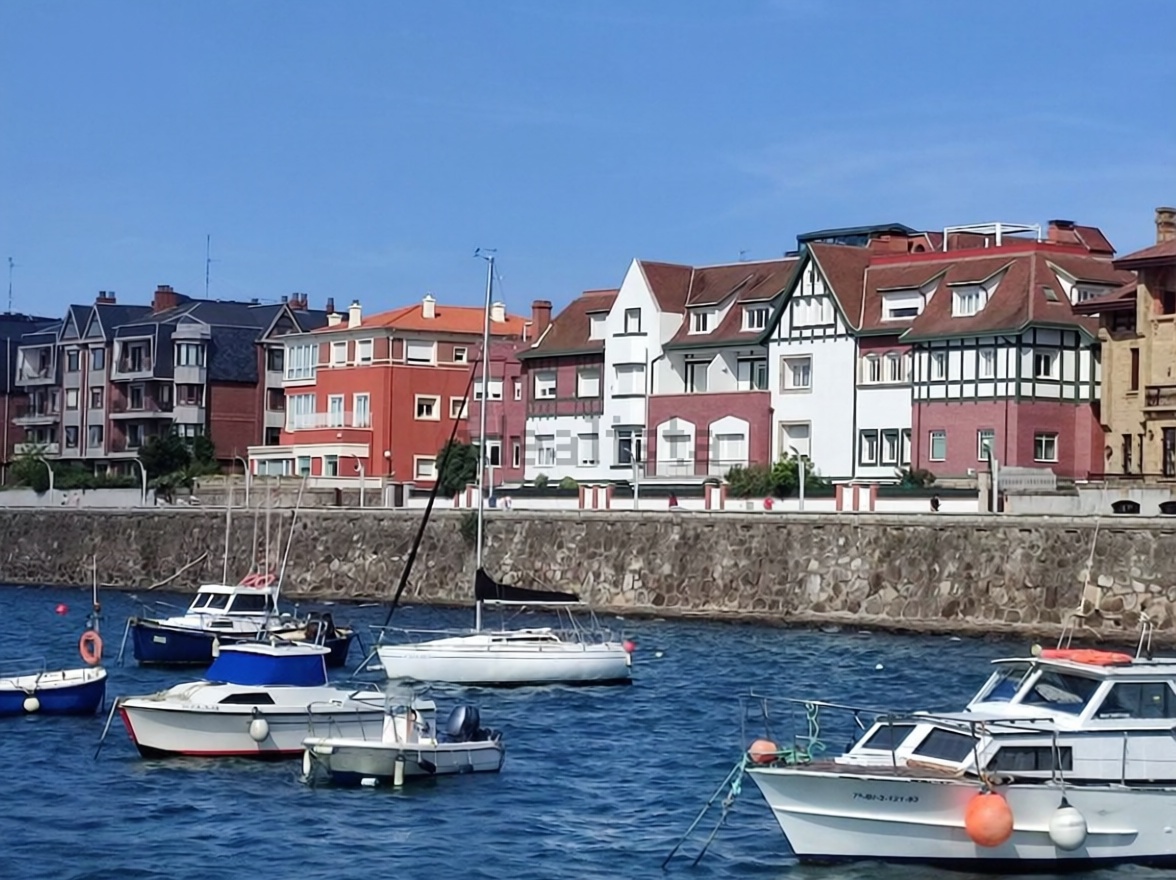 Beachfront flat in Getxo — Sea view