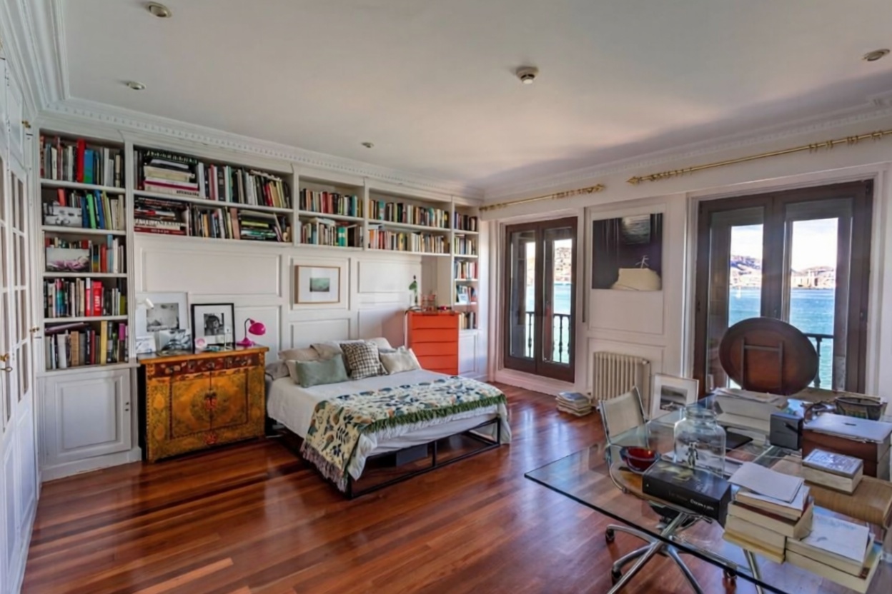 Beachfront flat in Getxo — Bedroom