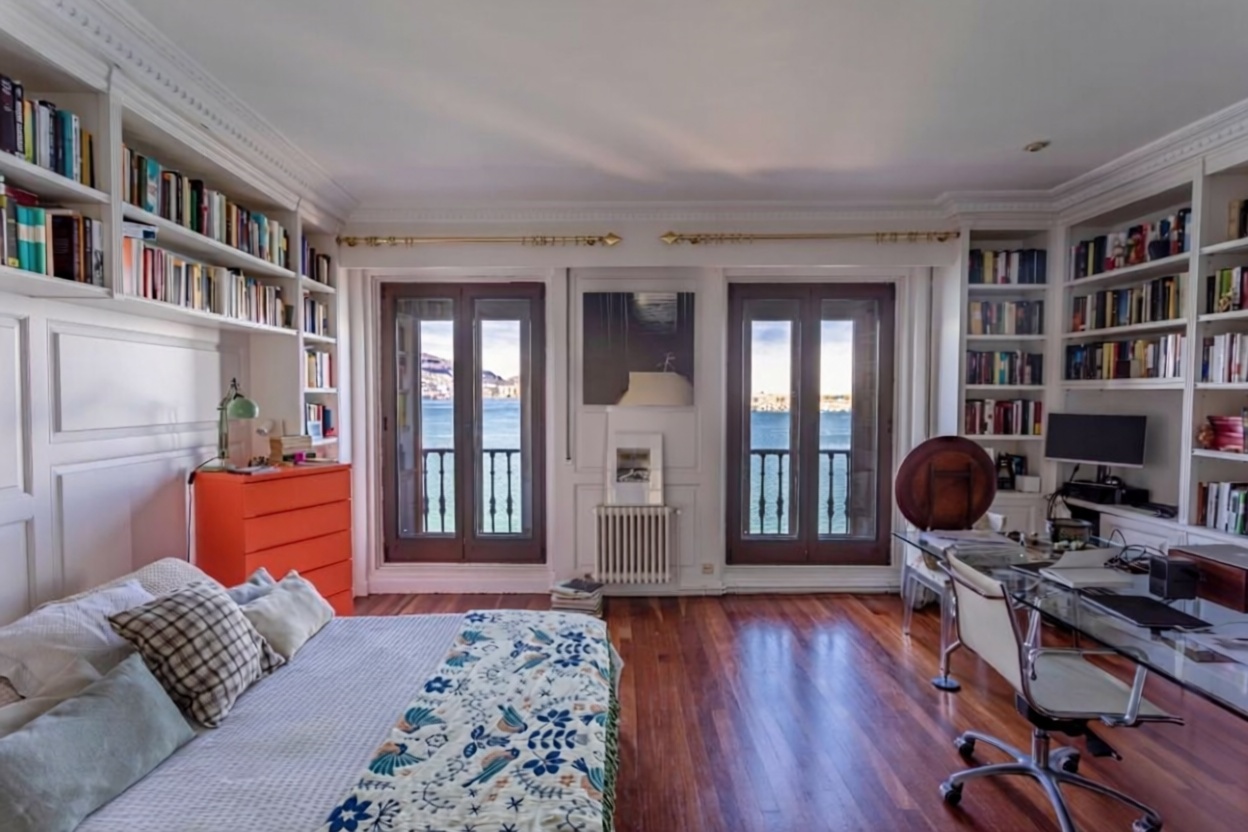 Beachfront flat in Getxo — Bedroom