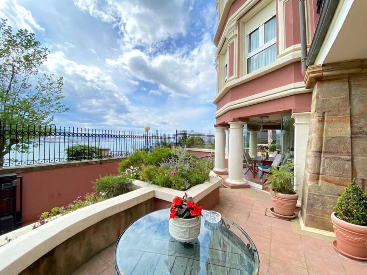 Beachfront flat in Getxo