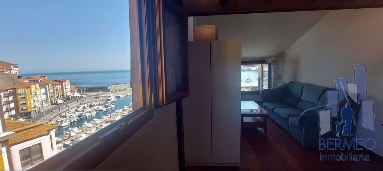 Beachfront flat in Bermeo