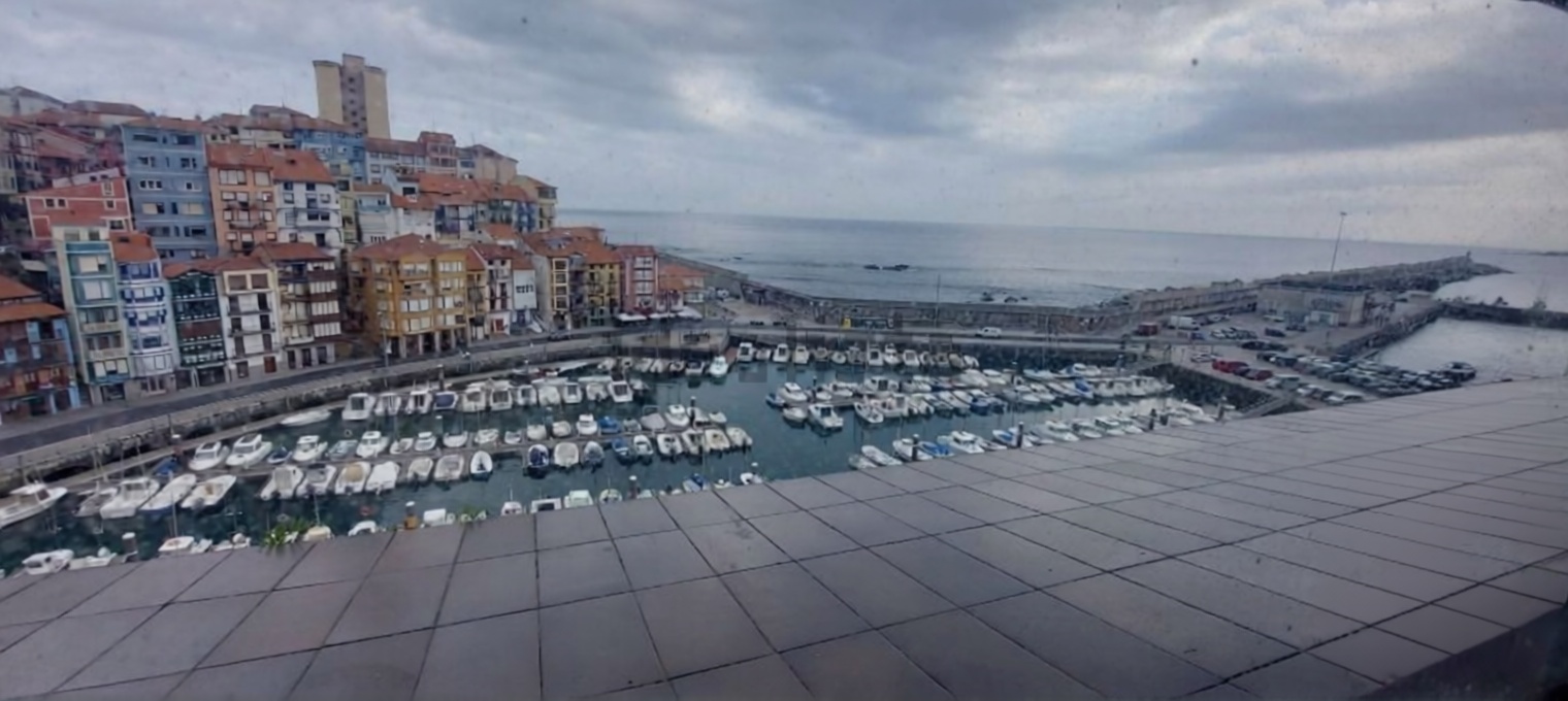 Beachfront flat in Busturialdea, Vizcaya