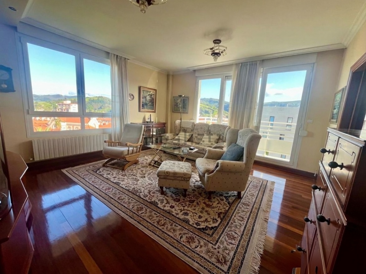 Beachfront duplex in Busturialdea, Vizcaya — Living room