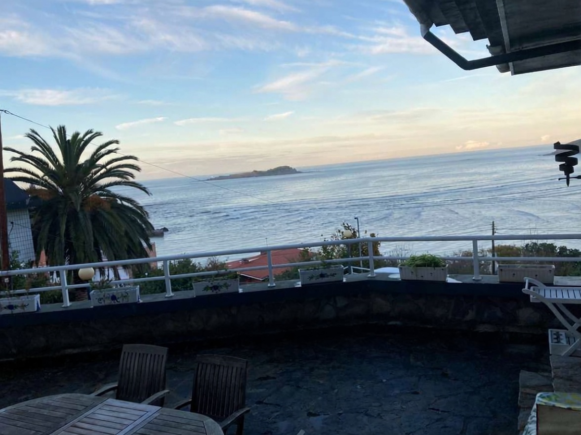 Beachfront flat in Mundaka — Sea terrace